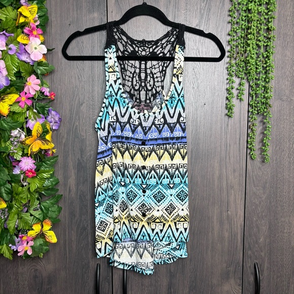 *🌼3/$30🌼Almost Famous Sleeveless Aztec Tribal Print Sleeveless Tank Size M - Picture 4 of 14